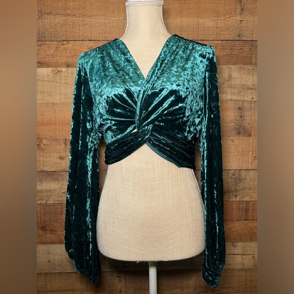 Lulus Festive Find Emerald Green Crushed Velvet Twist-Front Crop Top size Small - Picture 2 of 11